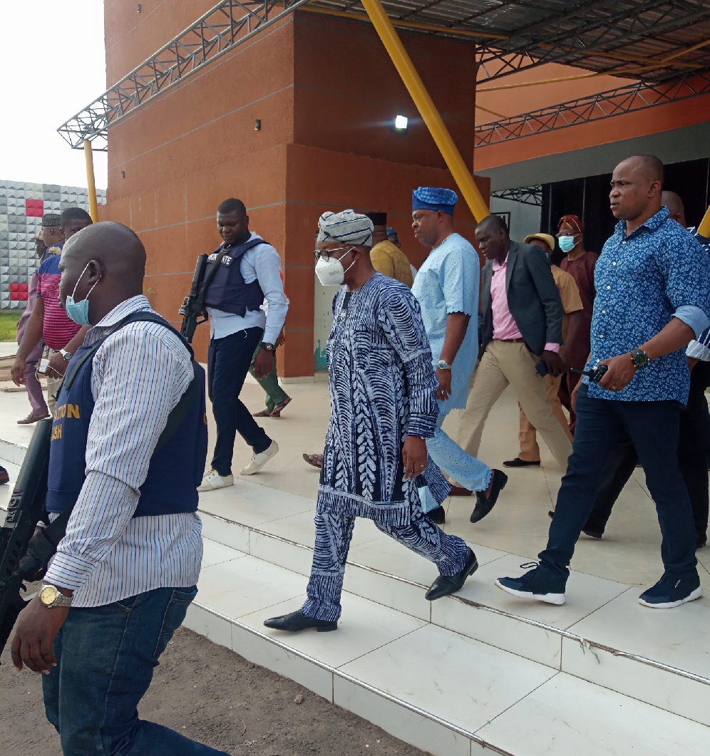 Breaking: Governor Oyetola declares 72 hour amnesty period for hoodlums to return loots