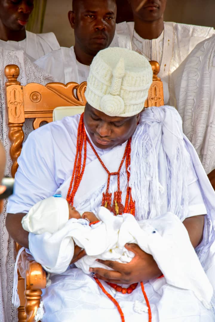 Ooni welcomes Crown Prince, Mother to Oodua Palace