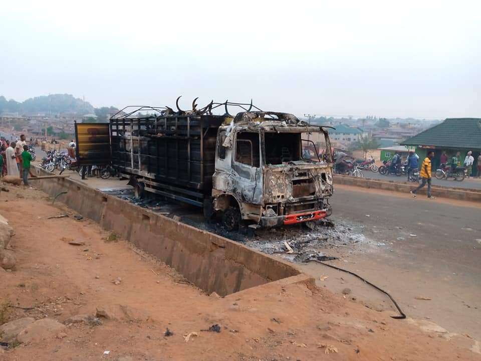 Angry Youths Set Truck Carrying Cattle On Fire In Saki