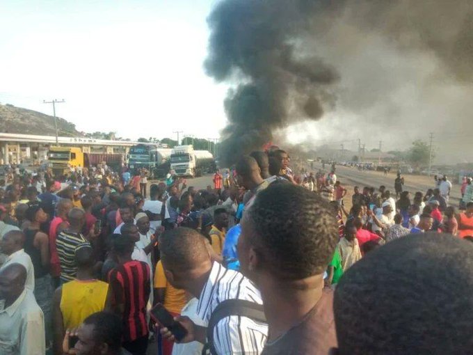 Protesters Block Abuja-Kaduna Highway Demand End To Kidnapping, Banditry