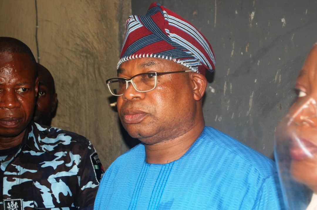 Osun Robbery: Finance Commissioner, Oyebamiji Visits Attacked Police Station, donates N500k for renovation