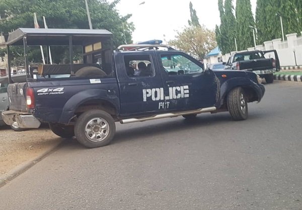 Just In: Police Surround APC HQ In Abuja