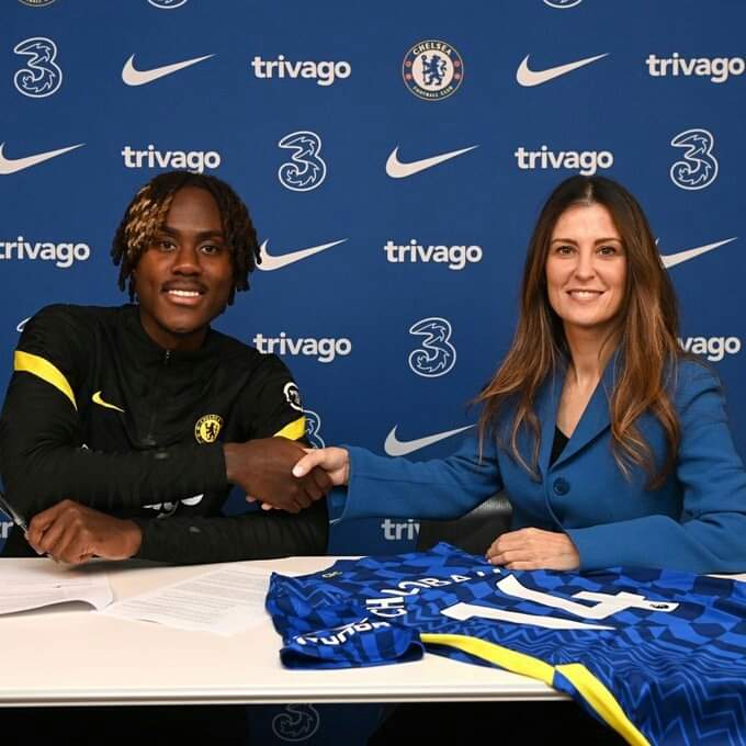 Chalobah signs new deal at Chelsea