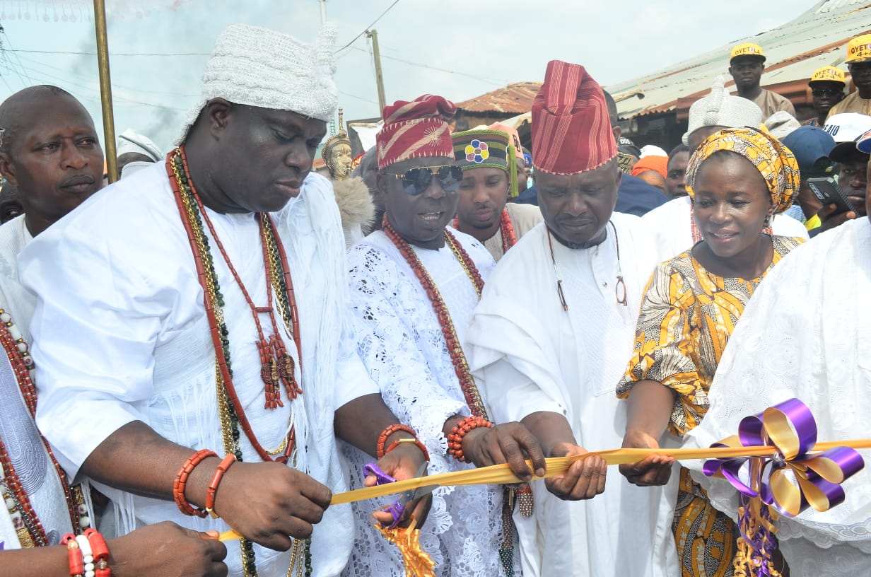 Ooni of Ife Commissions Community road donated by Senator