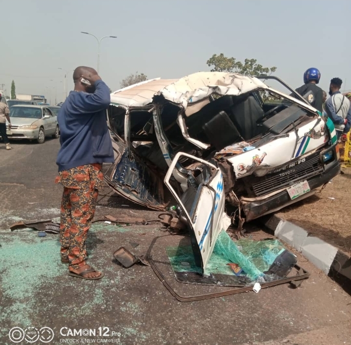 One killed, 18 injured in Osun auto crash