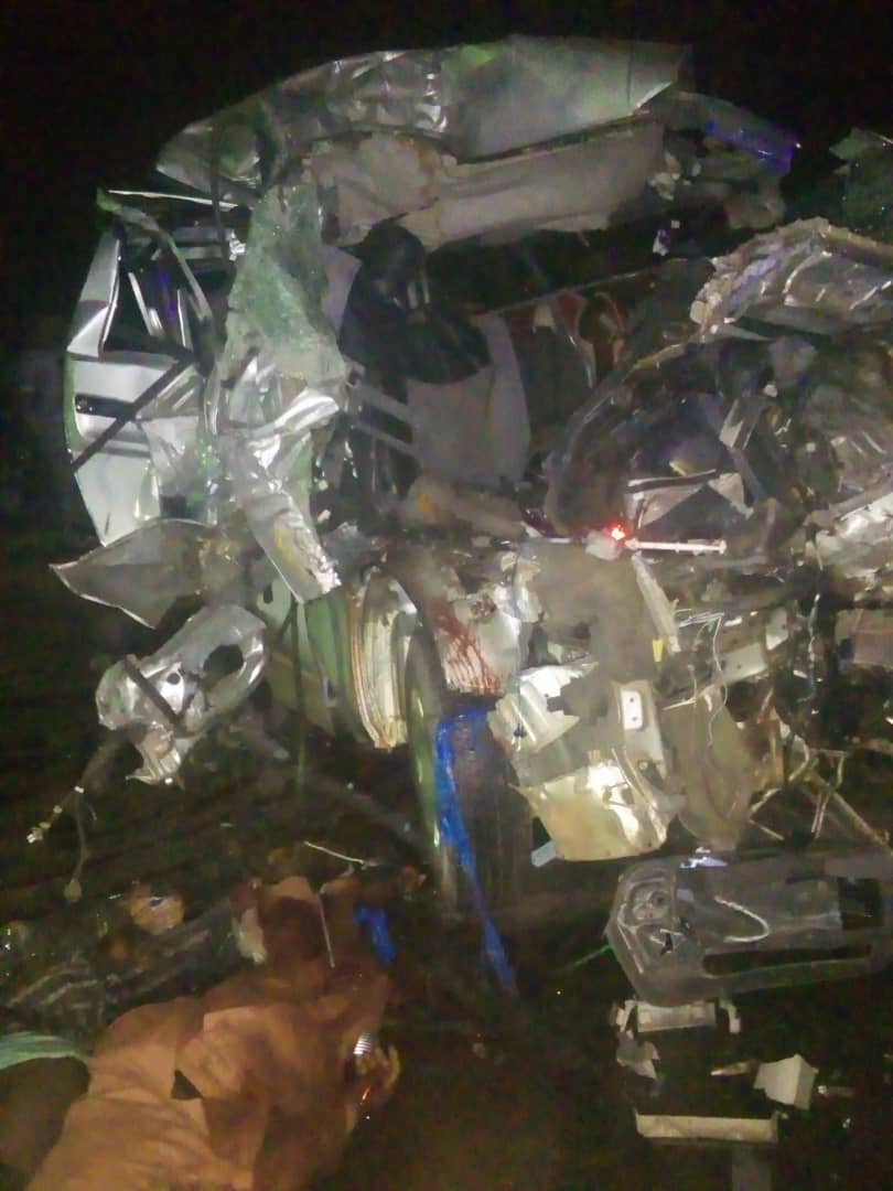 Four passengers die, 15 injured in auto crash