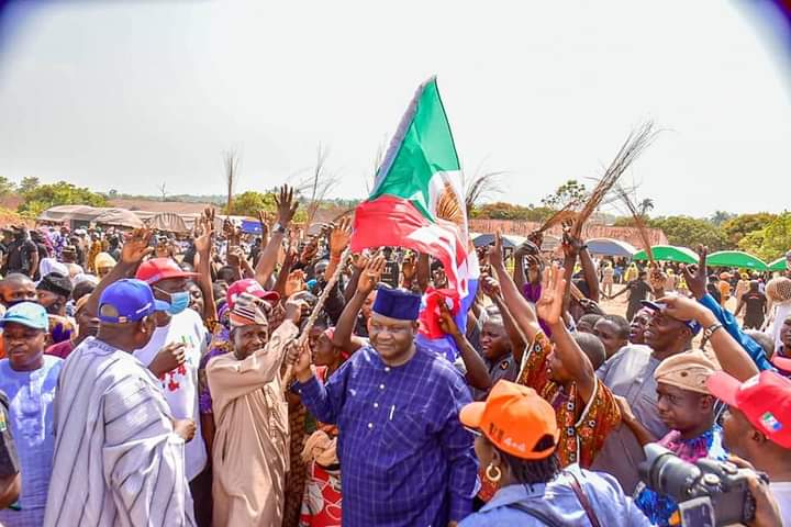 Osun 2022: PDP loyalists defect to APC in Ede Federal Constituency