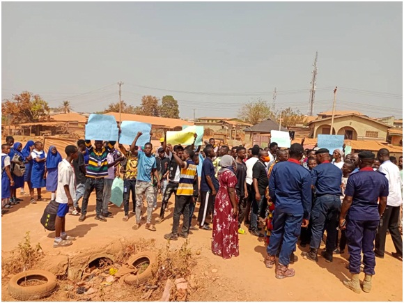 Students protest NSCDC conduct in Osun