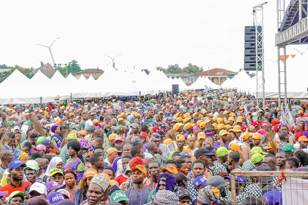 Osun 2022: Gale of defection as Adeleke’s 2018 running mate, former State Chair, others dump PDP for APC