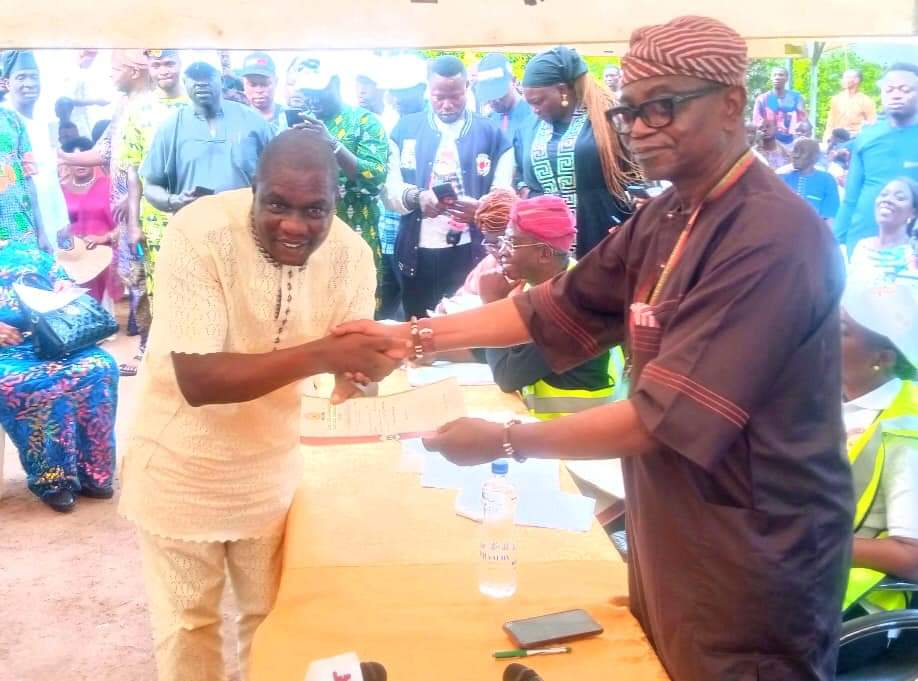 Osun LG Poll: 69 APC Council Chairmanship, 393 Councilorship Candidates Receive Certificate of Return