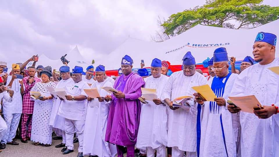 Osun LG Election: Oyetola swears in 69 Council Chairmen